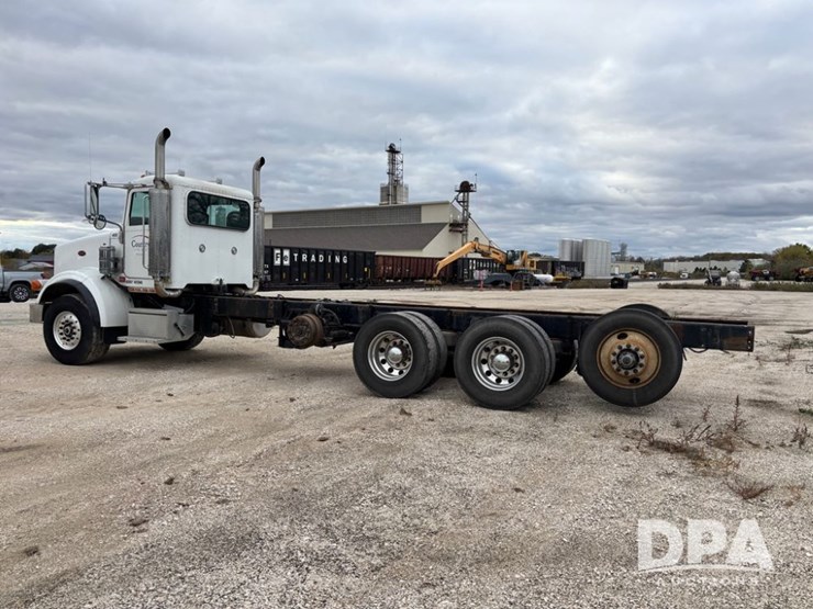 peterbilt-378-image-21