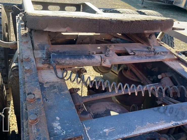 2004-freightliner-columbia-120-image-7