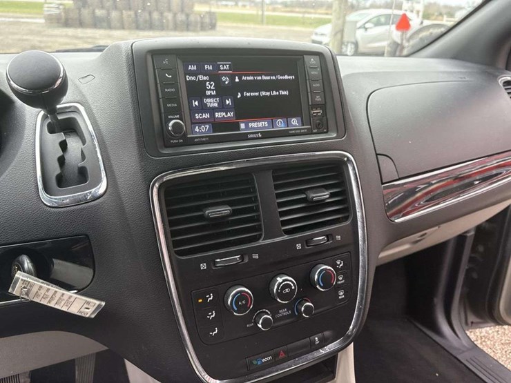 2019-dodge-grand-caravan-image-24