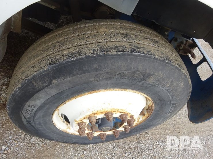 2003-international-8100-image-40