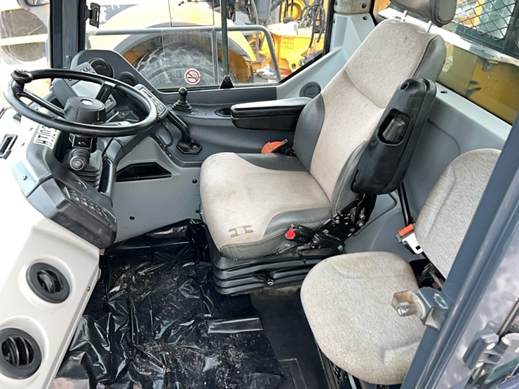 2019-deere-260e-image-18