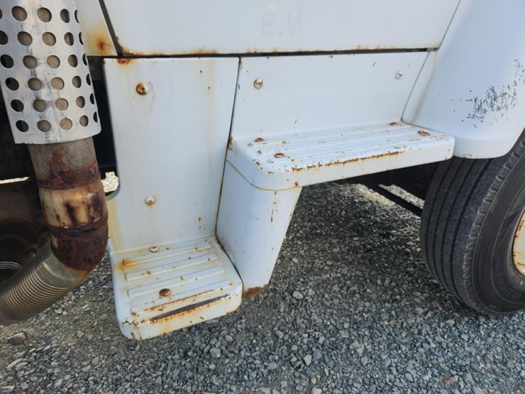 ford-ln8000-image-28