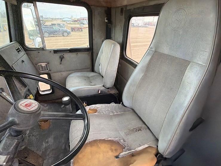 1990-kenworth-t400-image-7