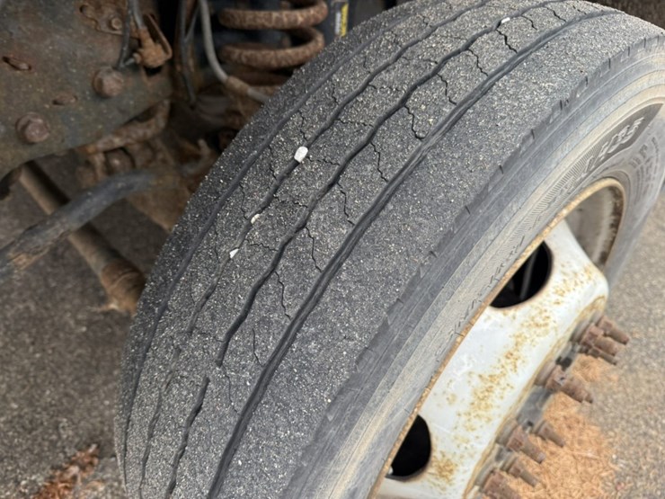 2011-ford-f550-image-48