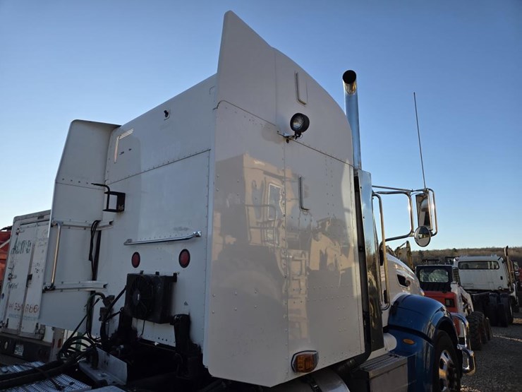 2007-peterbilt-386-image-26