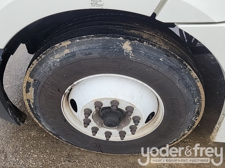 2019-freightliner-cascadia-126-image-14