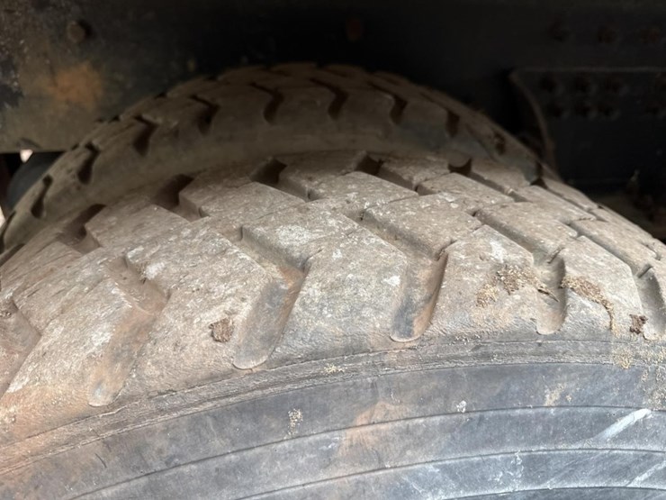 2005-peterbilt-320-image-61