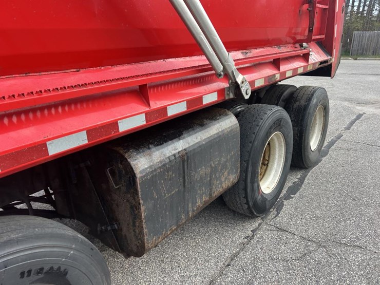 #1673-•-2002-international-workstar-tri-axle-dump-truck-image-13