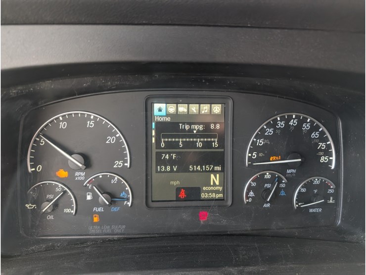 2019-freightliner-cascadia-126-image-24