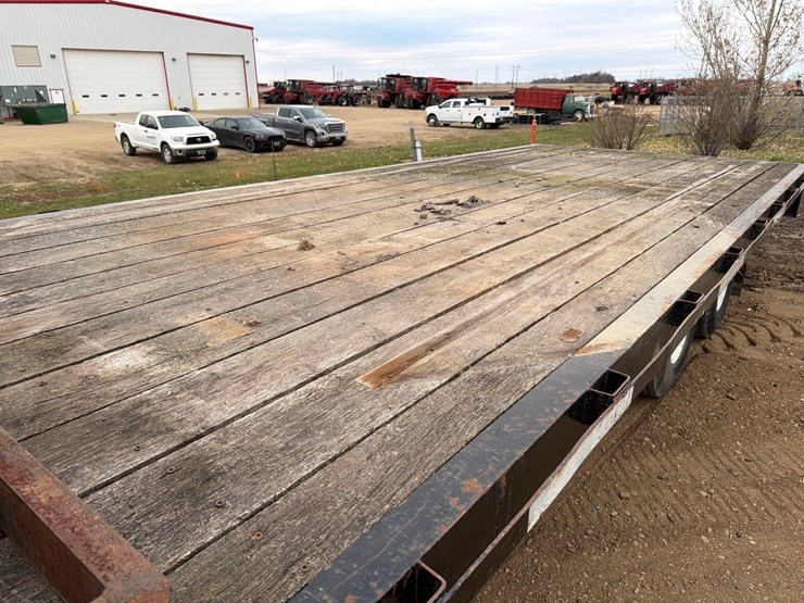 gooseneck-flatbed-trailer-image-14