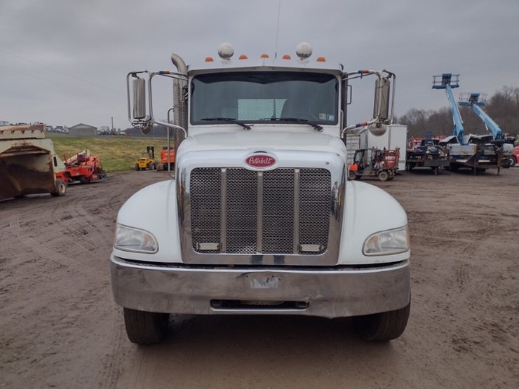 peterbilt-337-image-2