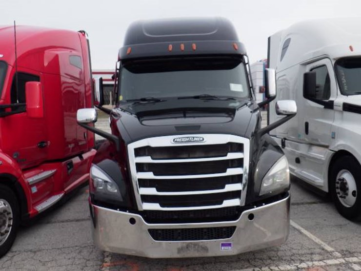 freightliner-cascadia-126-image-3