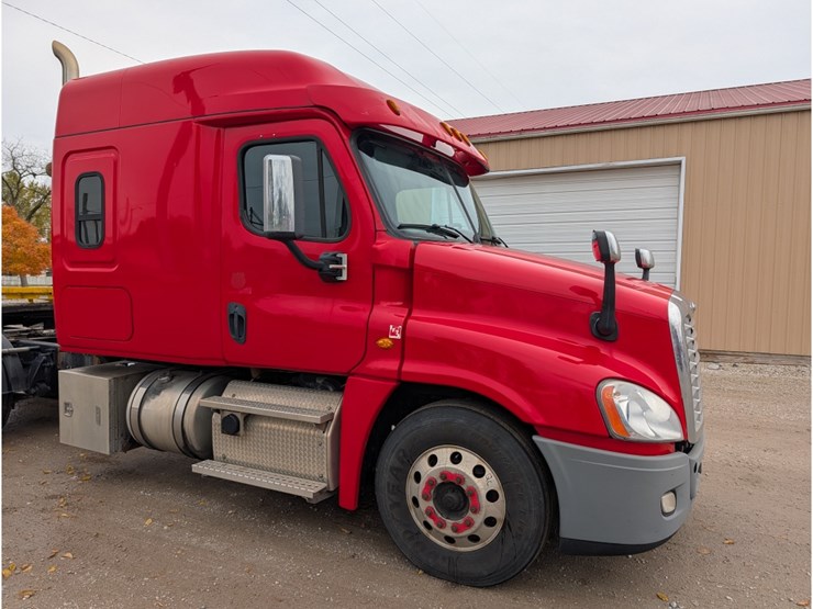 2019-freightliner-cascadia-125-image-4