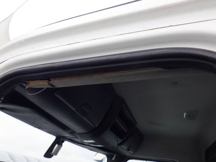 2018-freightliner-cascadia-126-image-17