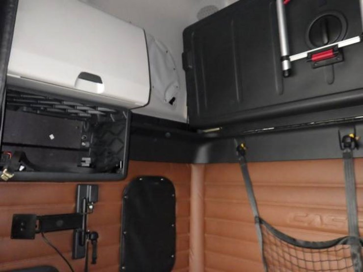 freightliner-cascadia-126-image-21