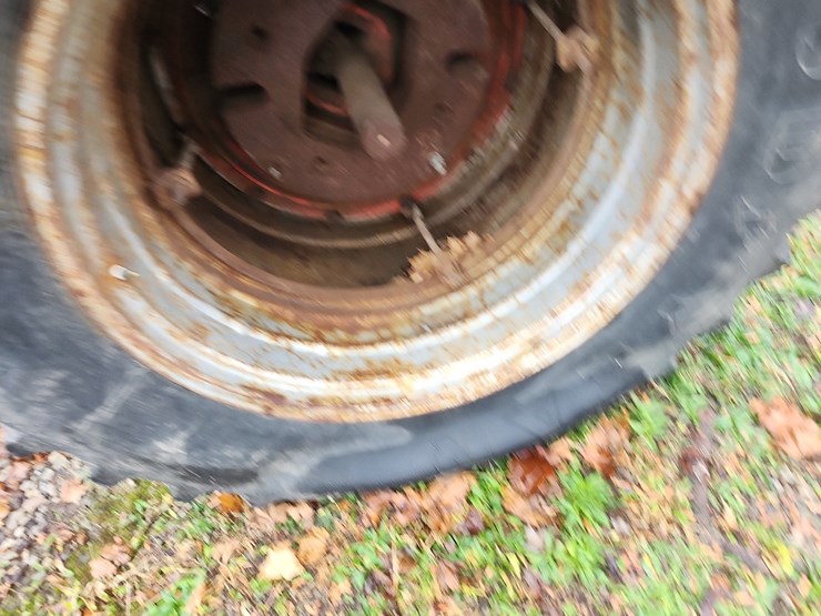 1976-ih-1066-diesel-tractor-image-7