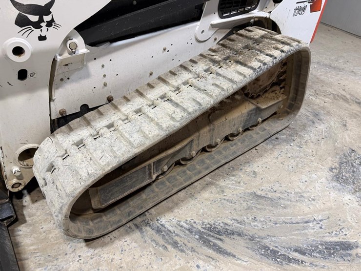 2022-bobcat-t740-image-12