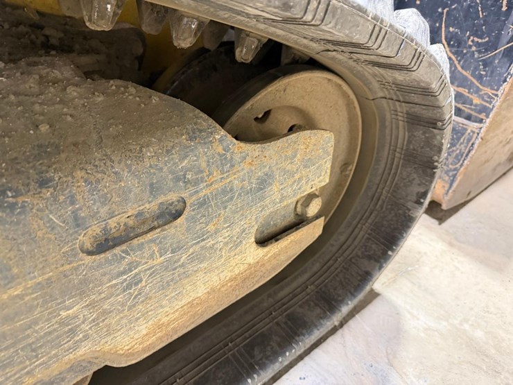 2021-deere-317g-image-20