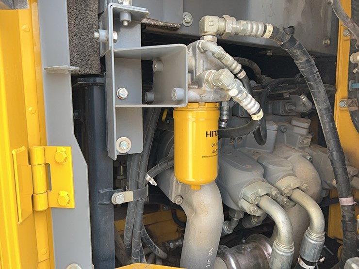 2017-deere-245g-lc-image-23