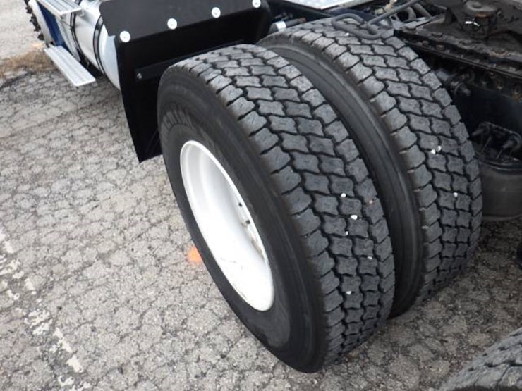 freightliner-cascadia-126-image-14