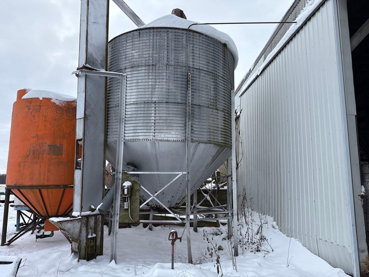 bin-and-grain-leg-image-2