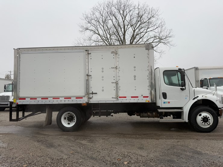 freightliner-m2-106-image-7