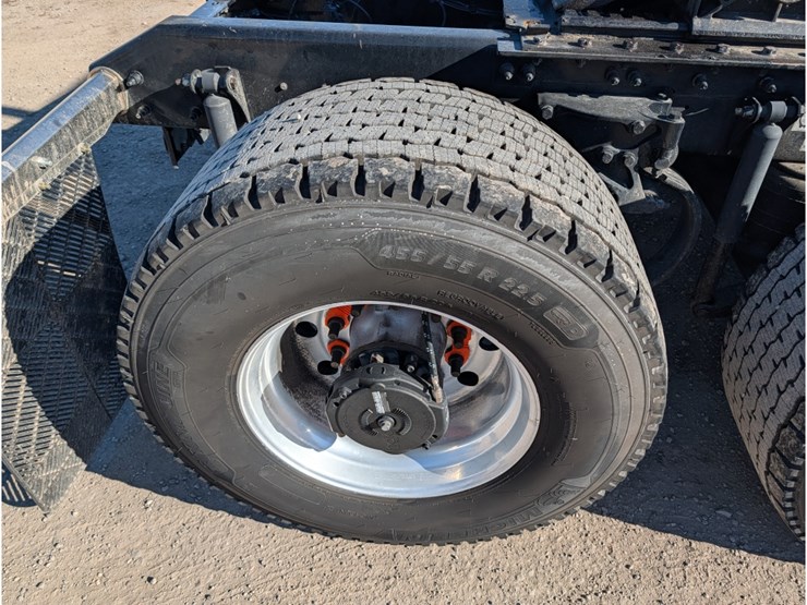 2020-kenworth-t680-image-9