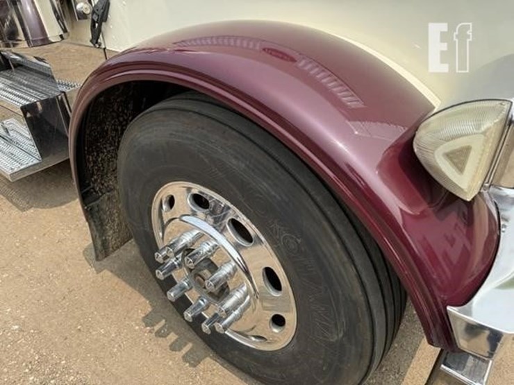 2002-peterbilt-379-image-21