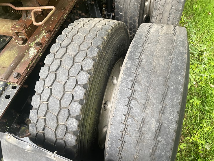 #210-•-2009-international-eagle-semi-tractor-(fall-creek,-wi)-(has-wi-title)-image-40