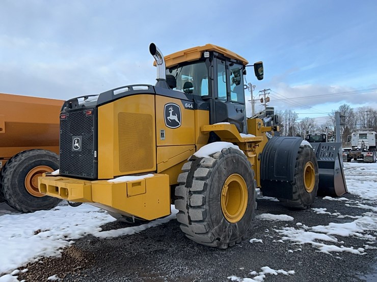 2021-deere-644k-image-9