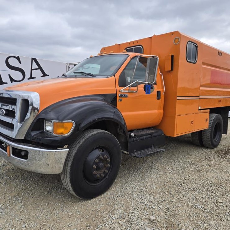 2015 FORD F650