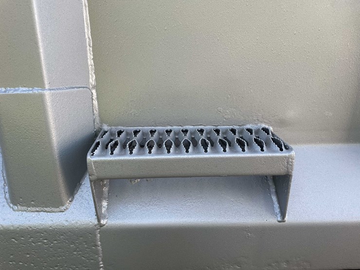 international-4900-image-35