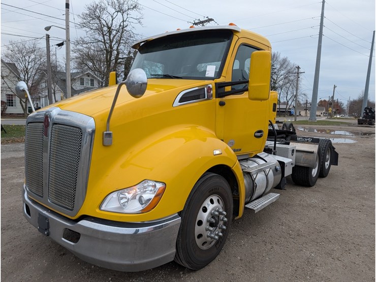 2020-kenworth-t880-image-1