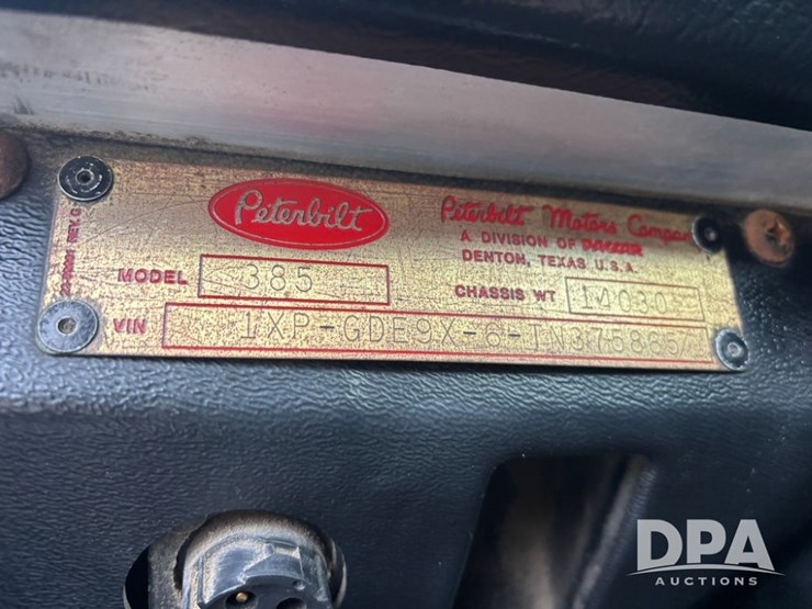 peterbilt-385-image-82