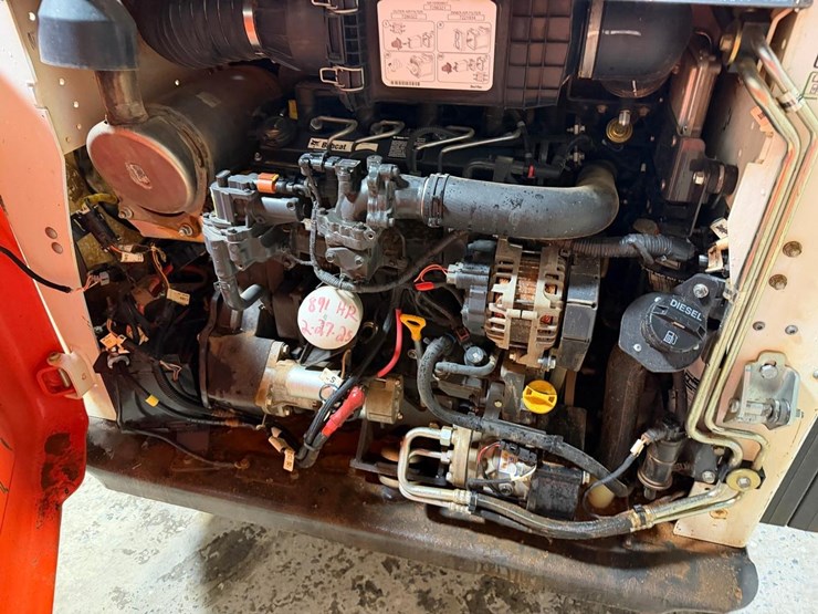2021-bobcat-t595-image-16