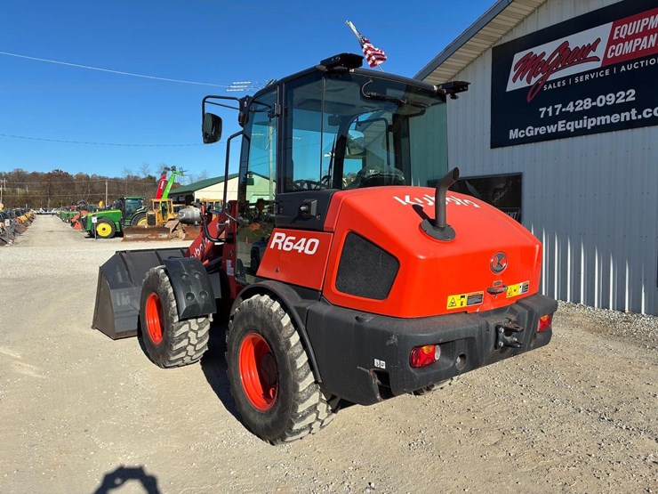2022-kubota-r640-image-3