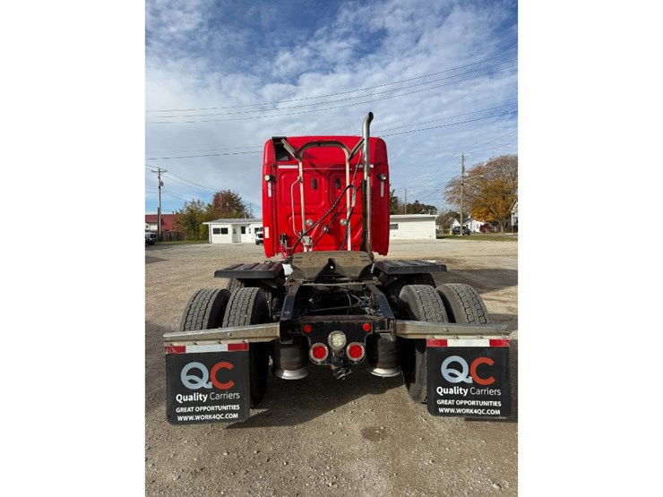 2019-freightliner-cascadia-126-image-4