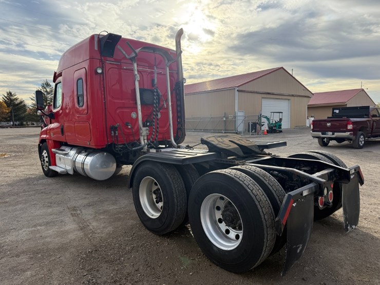 2019-freightliner-cascadia-125-image-5