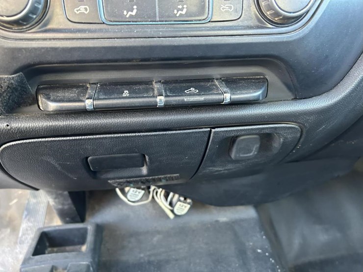 2015-chevrolet-silverado-2500hd-image-110