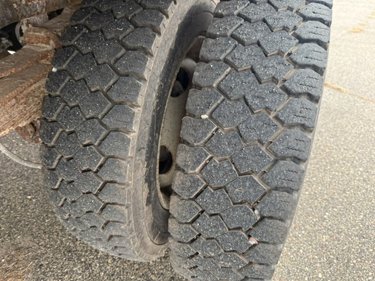 2011-ford-f550-image-41