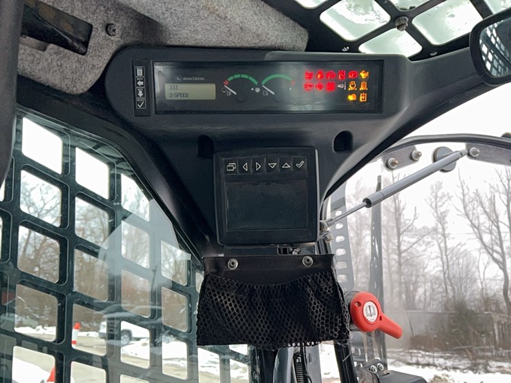 2021-deere-333g-image-8