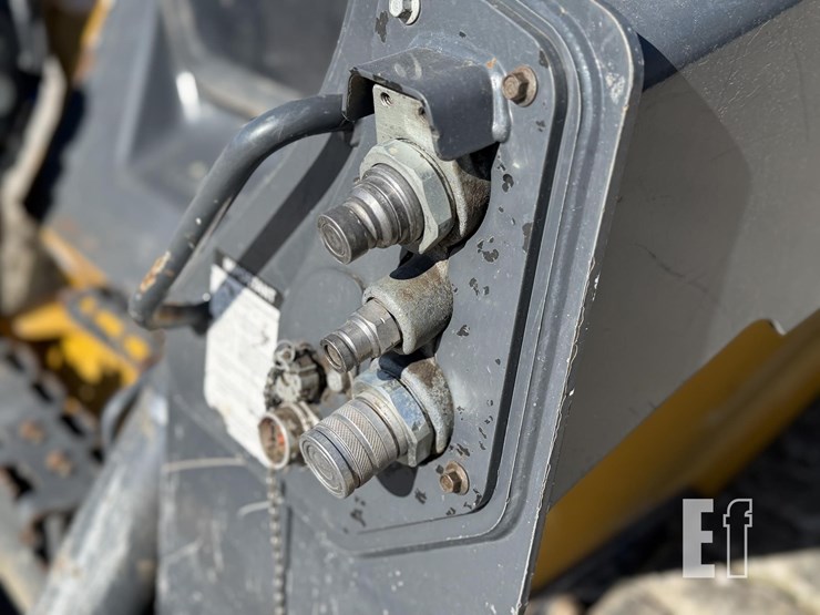 2021-deere-333g-image-21