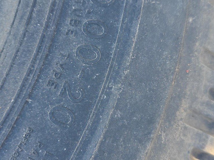 used-implement-&-vehicle-tires-image-19