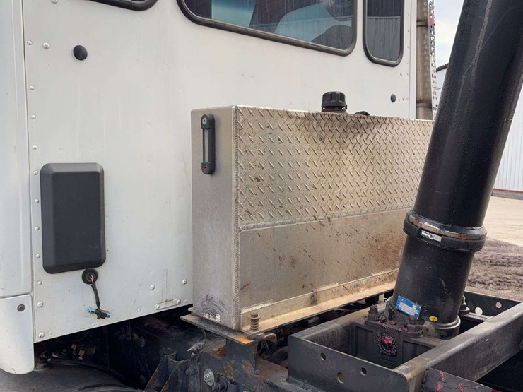 2016-kenworth-t880-image-66