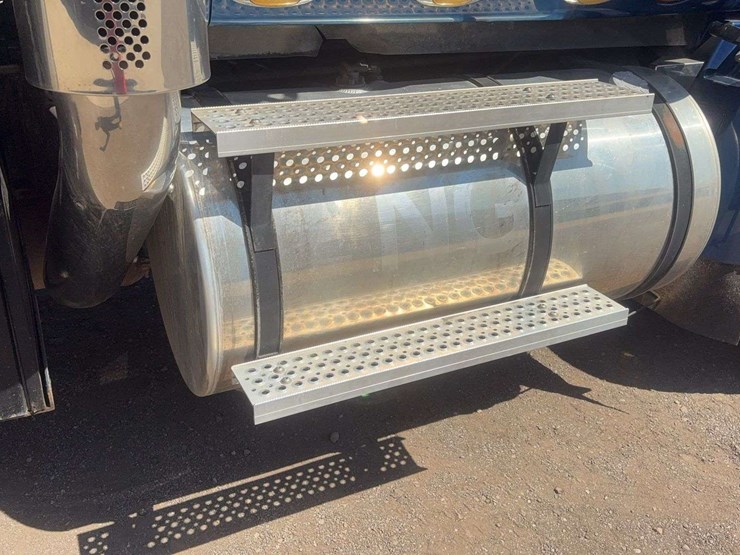 2010-international-lf517-lone-star-dump-truck-image-24