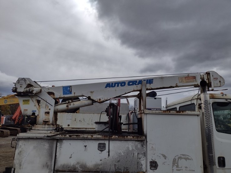 freightliner-fl60-image-32