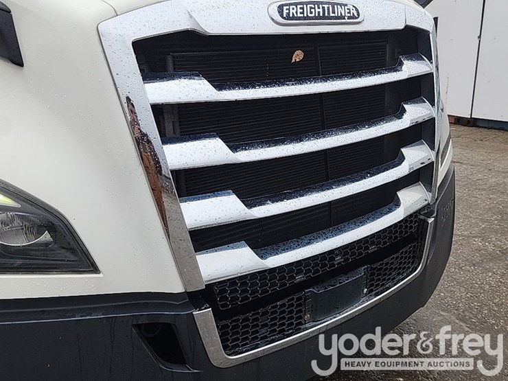 2019-freightliner-cascadia-126-image-44