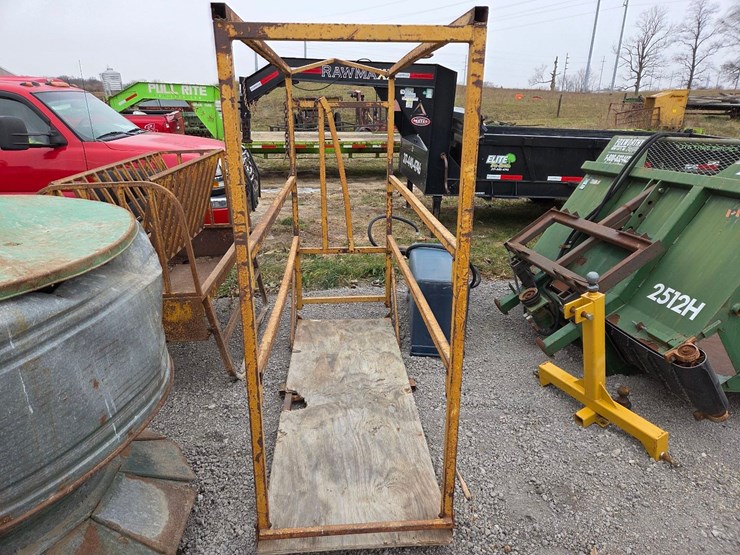 gold-bar-cattle-grooming-chute-image-12