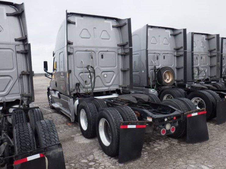 freightliner-cascadia-126-image-19