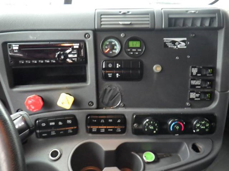 2019-freightliner-cascadia-125-image-22